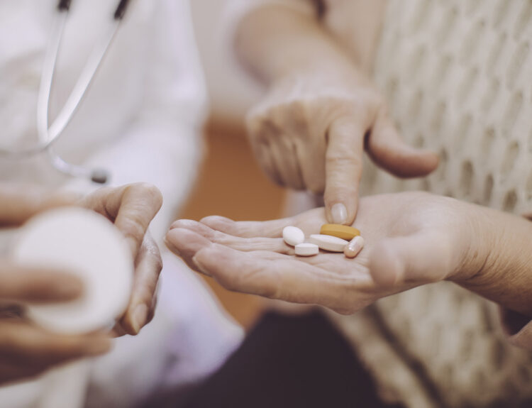 dangers of mixing alcohol and antidepressants